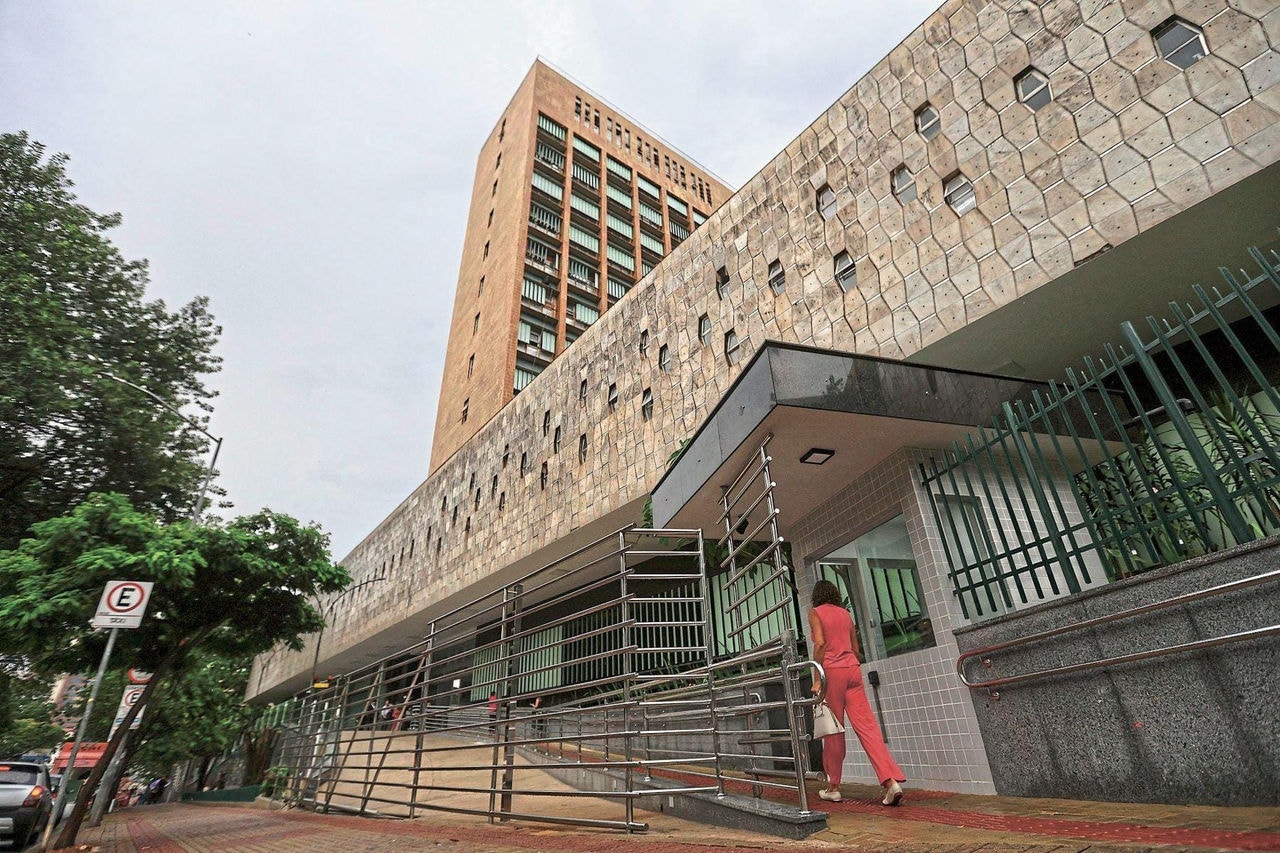 Hospital Governador Israel Pinheiro interrompeu seu atendimento para endoscopia