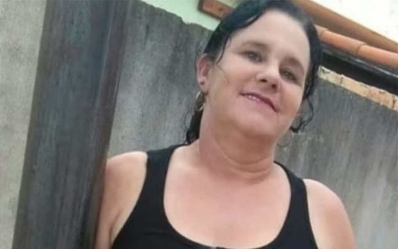 Adriana foi encontrada morta dentro de casa