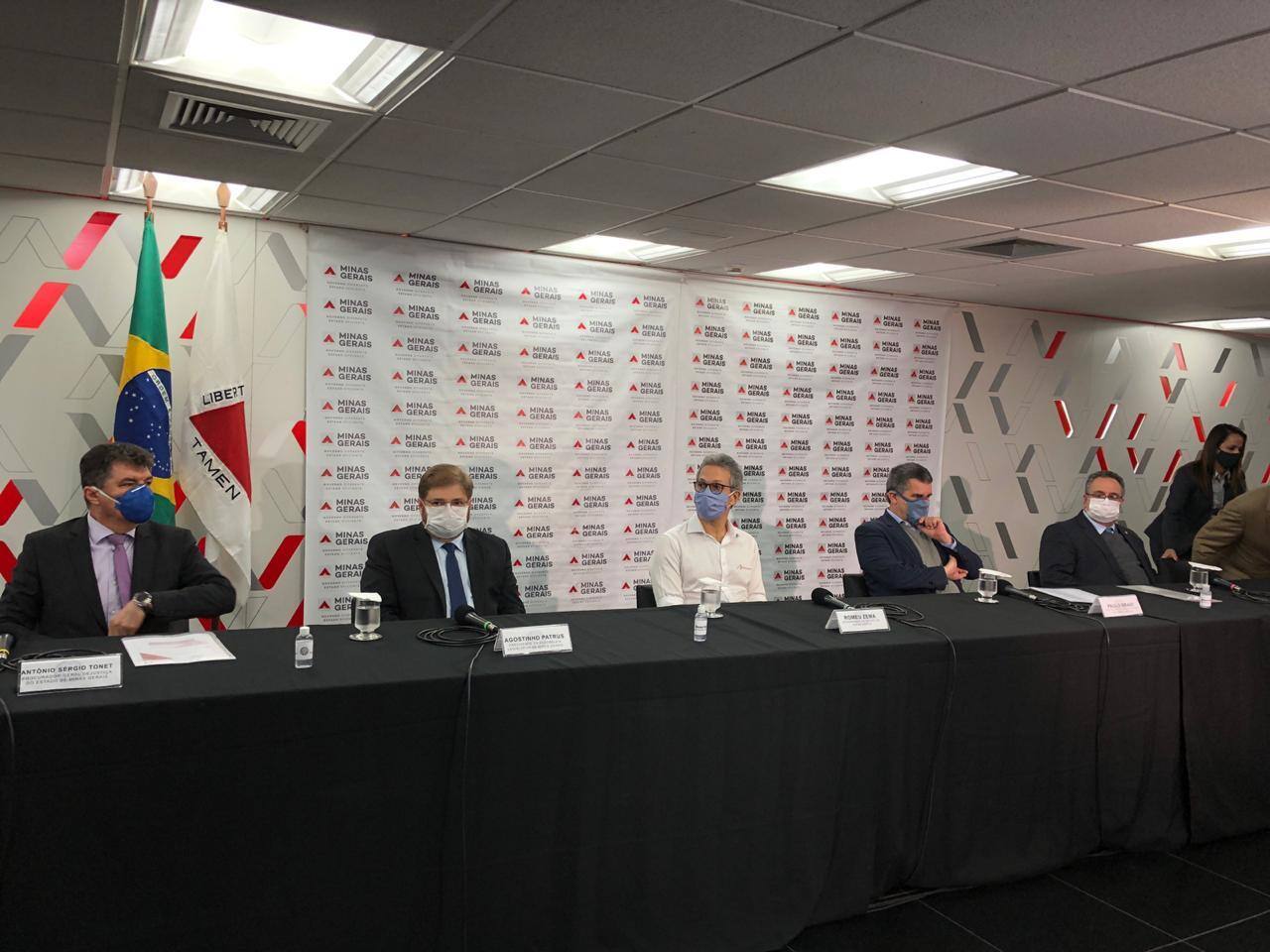 Encontro de autoridades dos diversos Poderes do Estado na sede do BDMG
