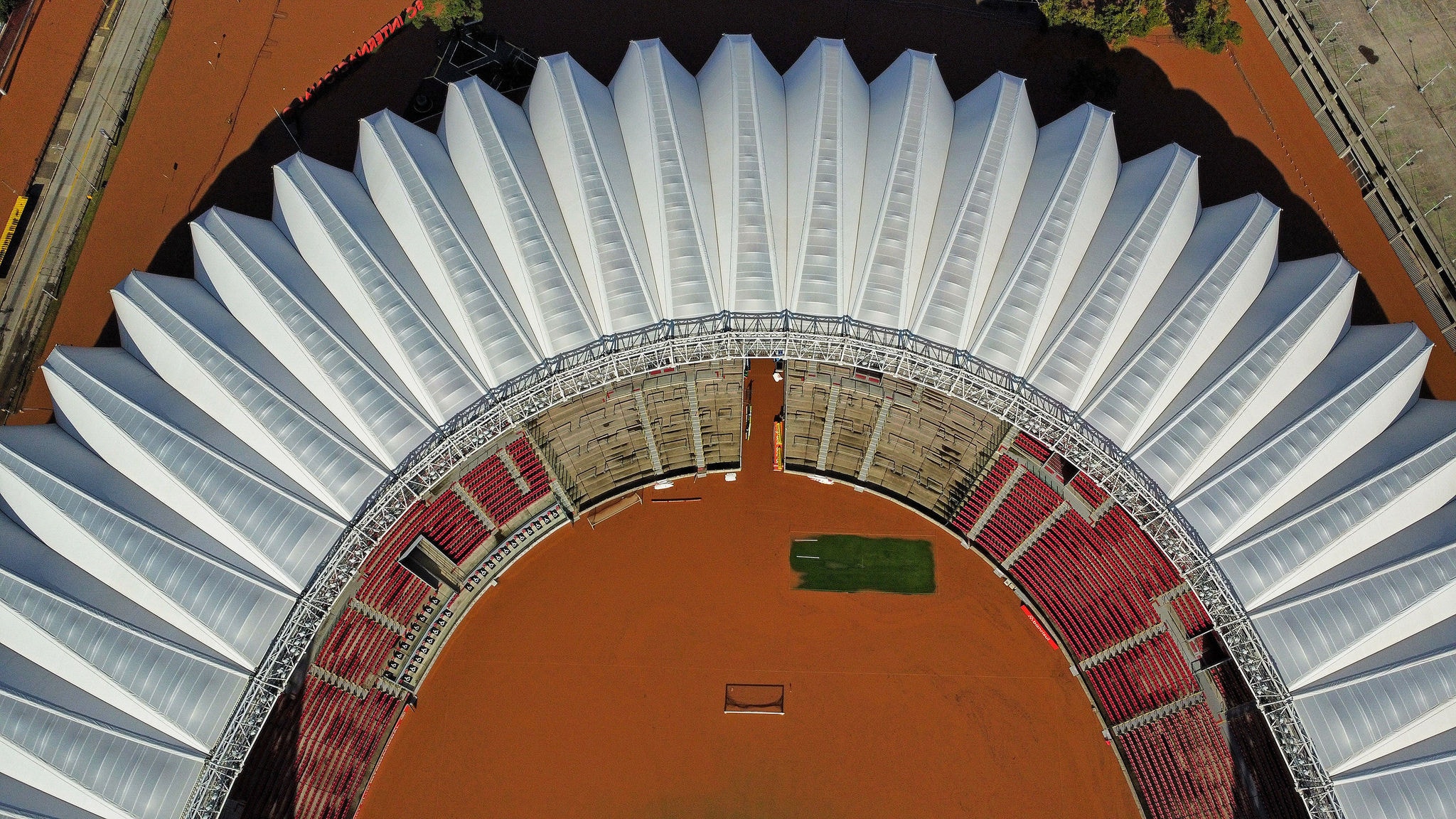 Vista aérea do Estádio Beira-Rio após as enchentes