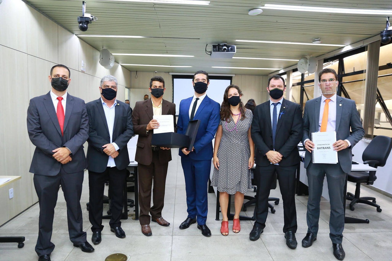 Todos os vereadores titulares da CPI aprovaram o relatório final