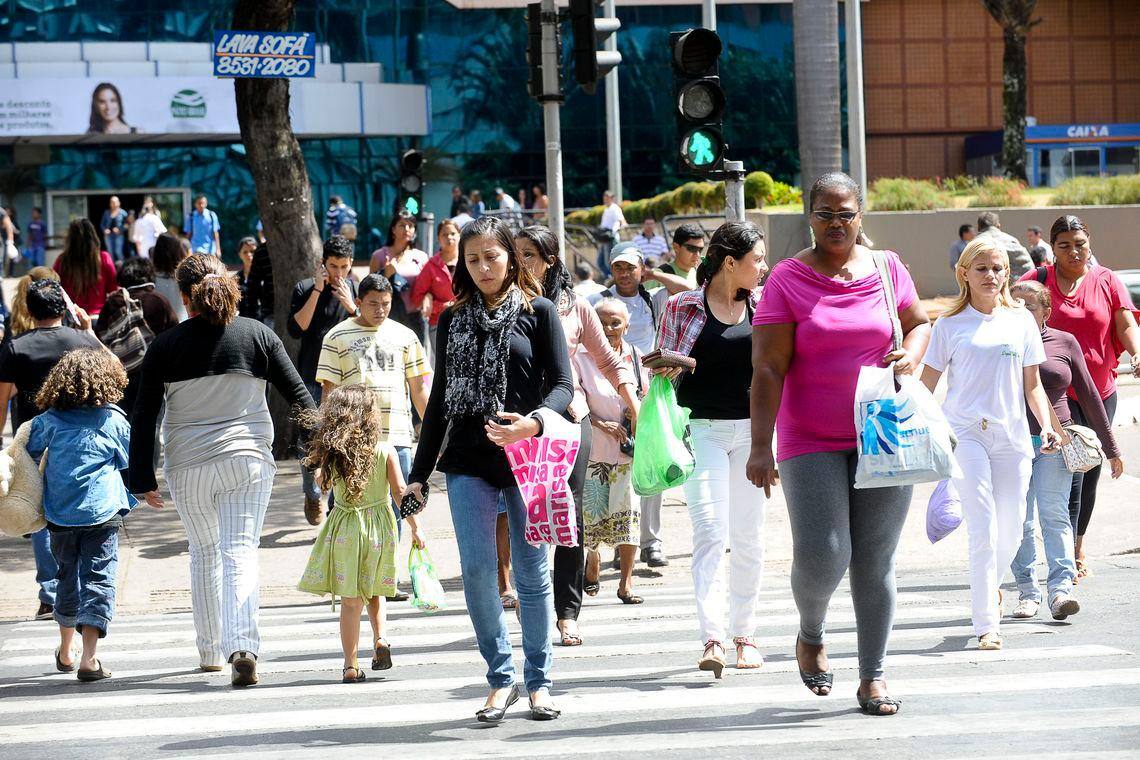 País ainda tem 12,4 milhões de pessoas sem emprego