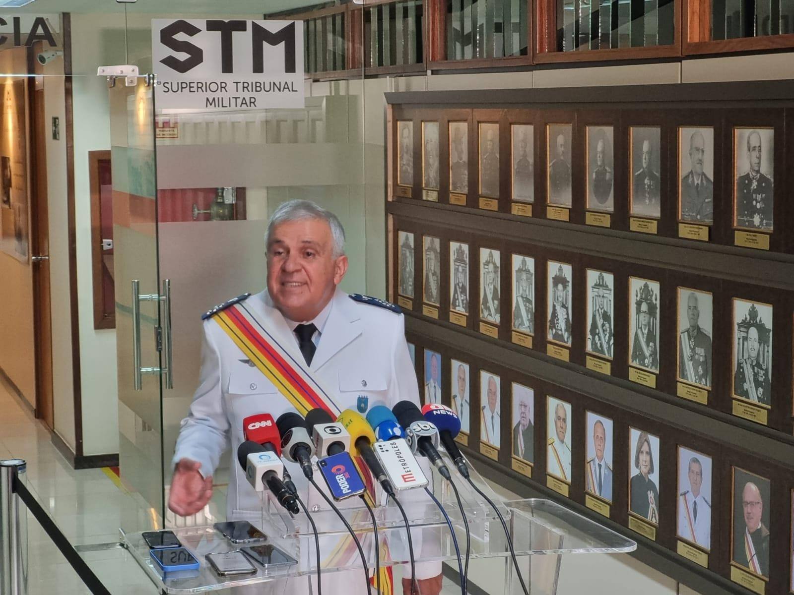O novo presidente do Superior Tribunal Militar (STM), o tenente-brigadeiro do Ar, Francisco Joseli Parente Camelo, durante coletiva de imprensa após cerimônia de posse no cargo