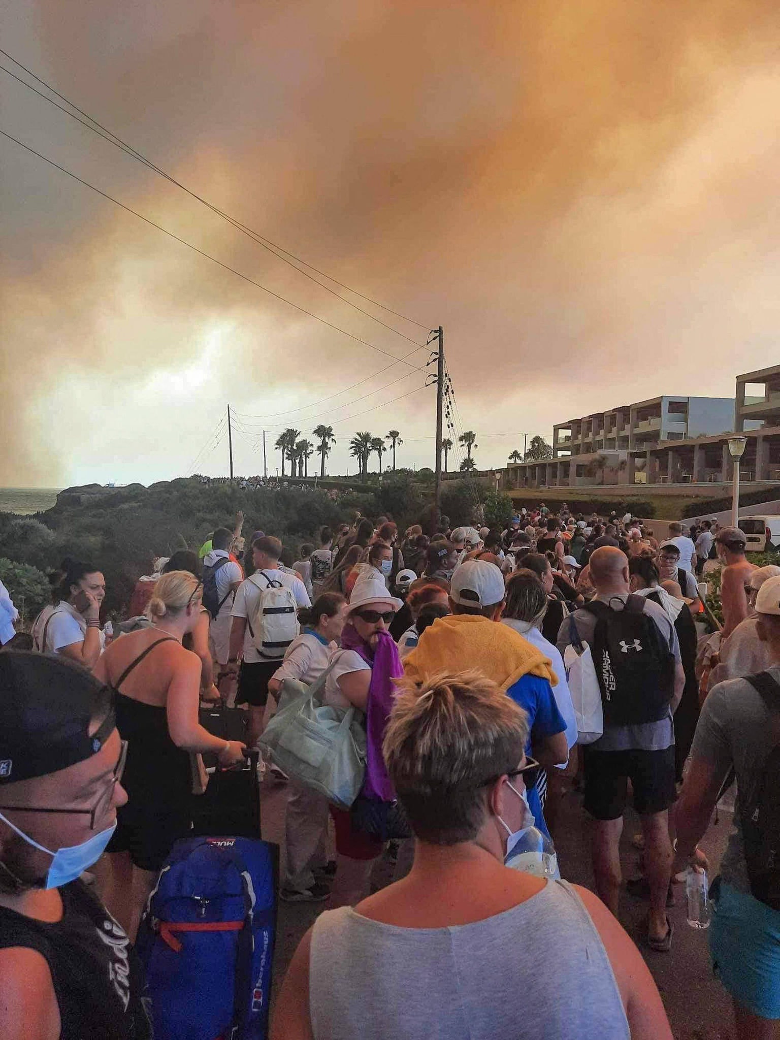 incêndio em ilha grega