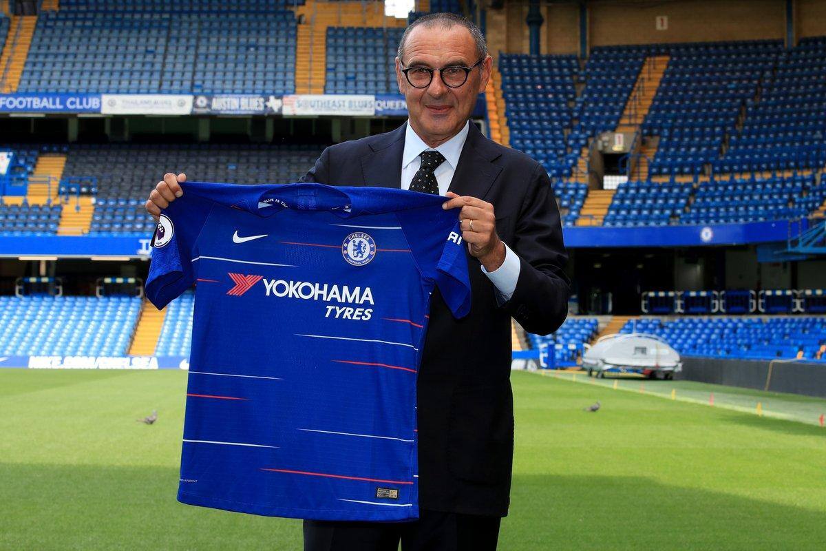 O técnico Maurizio Sarri foi apresentado oficialmente pelo Chelsea