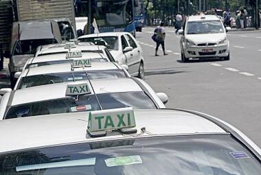 Os taxistas da capital estão investindo em cursos de capacitação para atender melhor