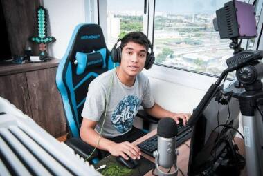 Marco Túlio, 19 anos, youtuber e empresário.; jogador de “Minecraft” 
e outros jogos 

