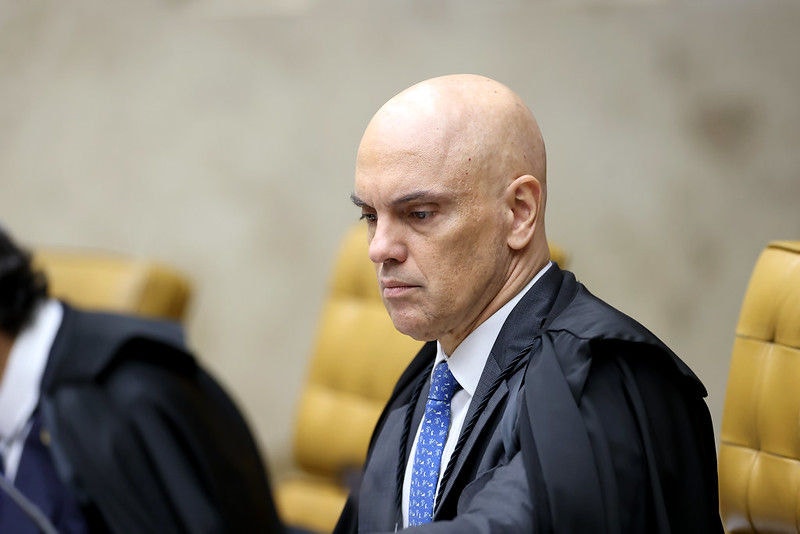 Em novo entendimento, o ministro Alexandre de Moraes afirma não haver orquestração na publicação de vídeos e textos em que a ex-mulher de Arthur Lira (PP-AL) acusa o parlamentar de estupro