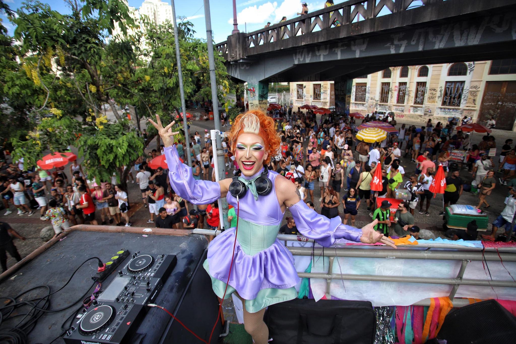  DJ Charlotte abre o set da tarde
