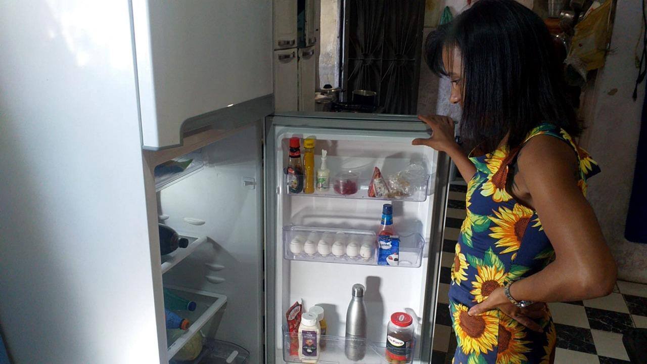 Geise Duarte, que está desempregada e morando com a mãe, diz que preços de alimentos estão caros e não dá para encher a geladeira