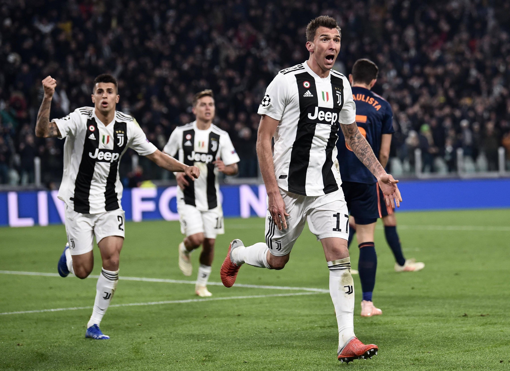 Com assistência de CR7, Mario Mandzukic deu a vitória à Velha Senhora