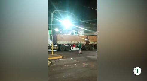 Protesto de caminhoneiros acontece na BR-163, em Sorriso (MT)
