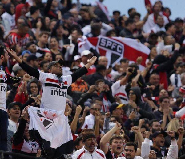 São Paulo derrota Chapecoense e termina 1º turno do Brasileirão na liderança