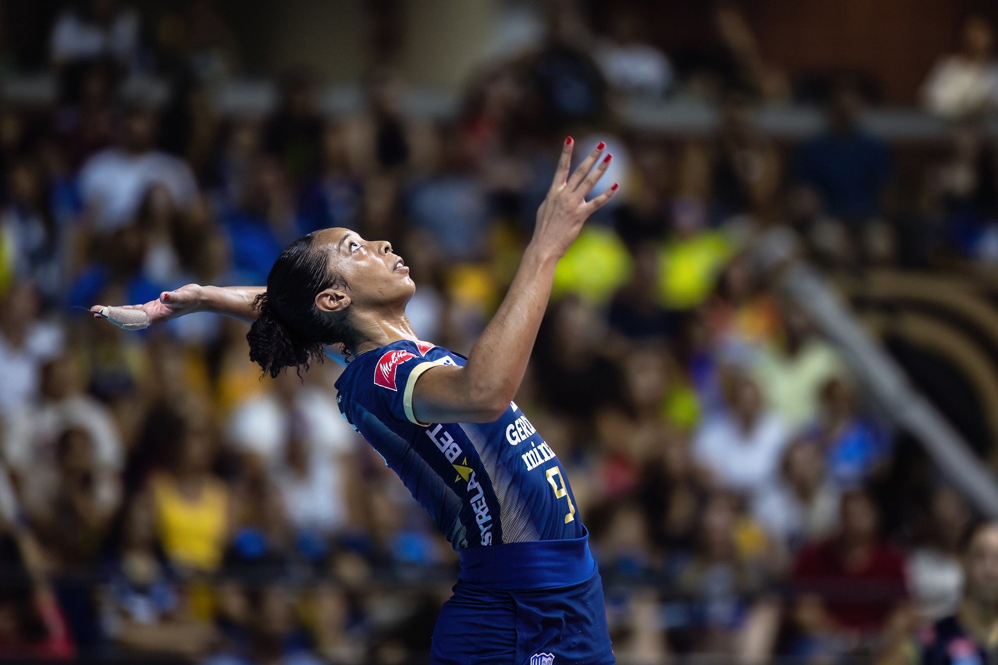 Minas renova com a oposta Kisy, 2x MVP da Superliga feminina, para mais uma temporada