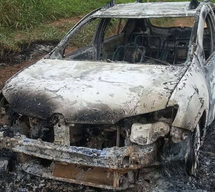 Logo após o crime um veículo foi encontrado incendiado na região