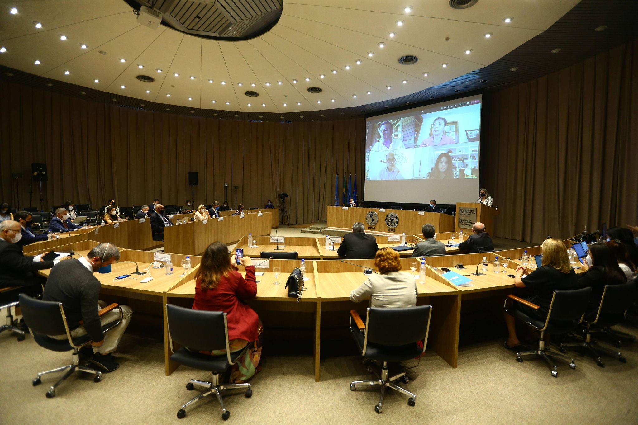 O Ministério da Saúde realiza audiência pública para debater a i