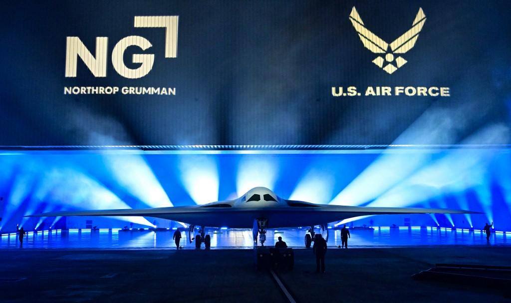 O avião invisível B-21, da Força Aérea dos EUA, apresentado ao público na Califórnia