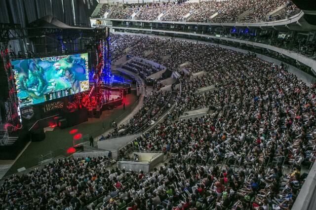 Final do campeonato de League of Legends no Alianz Parque, em São Paulo, reuniu milhares de torcedores