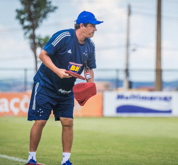 Adilson Batista está de volta ao Cruzeiro, agora como gerente geral das categorias de base 