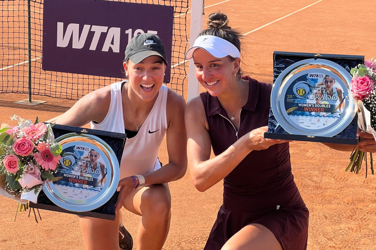  Ingrid Martins de vinho e Gleason de branco com o troféu em Grado