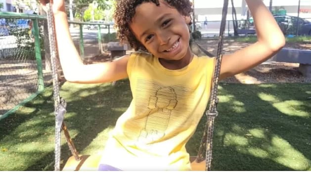Edson, de 06 anos, tinha costume de acompanhar o pai na praia da Barra da Tijuca