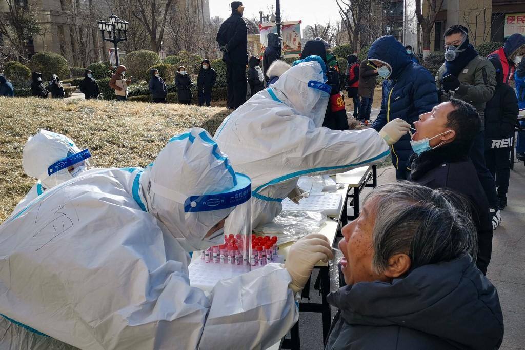 Testagem em Shijiazhuang, nos arredores de Pequim