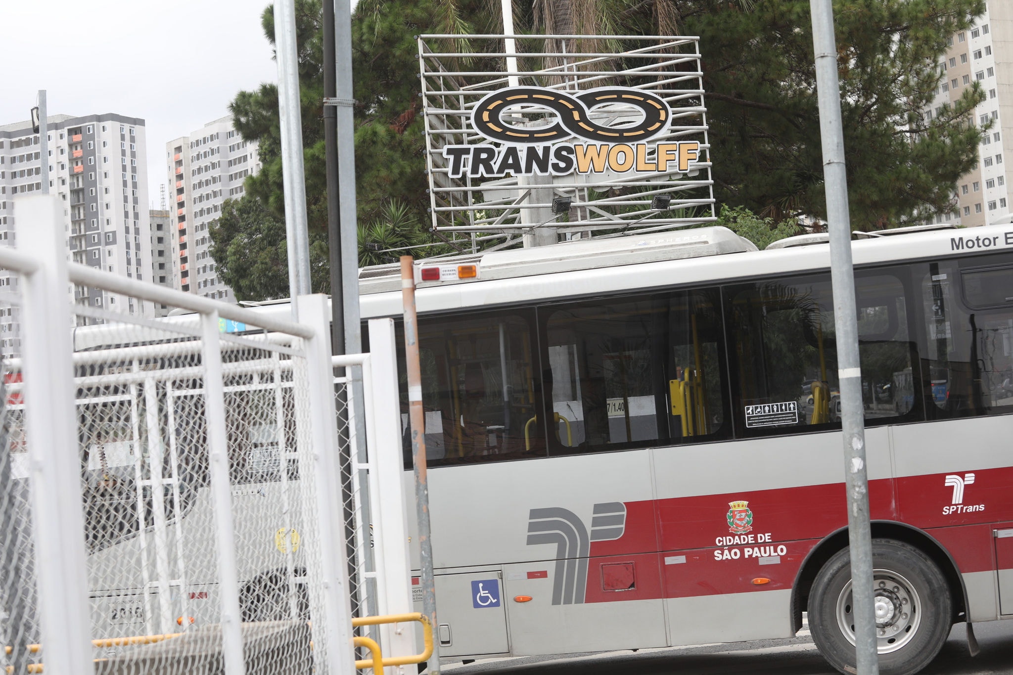Movimentação na garagem da empresa de ônibus Transwolff continuou normal, apesar da intervenção da prefeitura e SPTrans