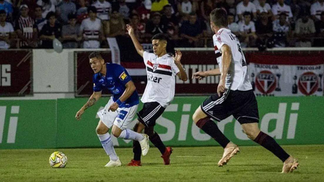 São Paulo superou o Cruzeiro nos pênaltis e avançou à semifinal