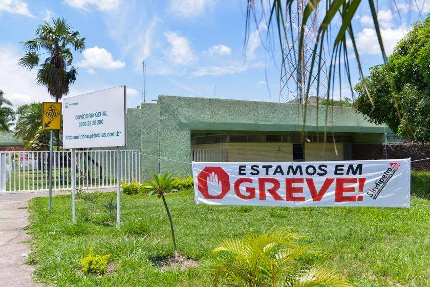 Economia - Betim- Minas Gerais
Greve dos Petroleiros e terceirizados na portaria da refinaria Gabriel Passos

Foto: Uarlen Valerio / O Tempo   20151103