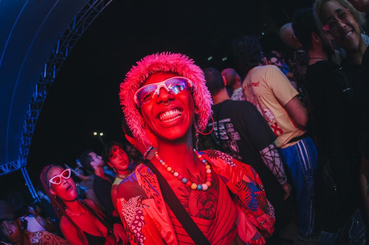 Registro feito em festa promovida pelo coletivo cultural com foco em música eletrônica Masterplano