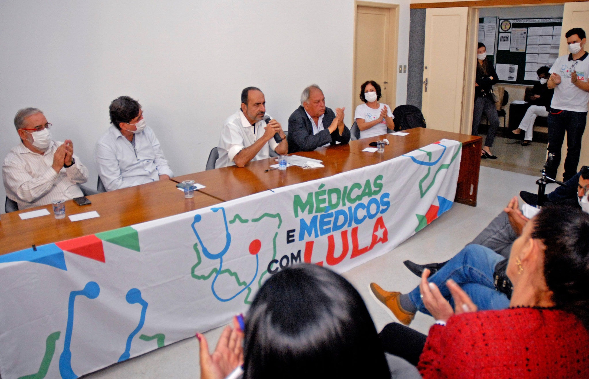 Alexandre Kalil (PSD) se reuniu com especialistas em saúde na UFMG nesta quarta-feira (24)