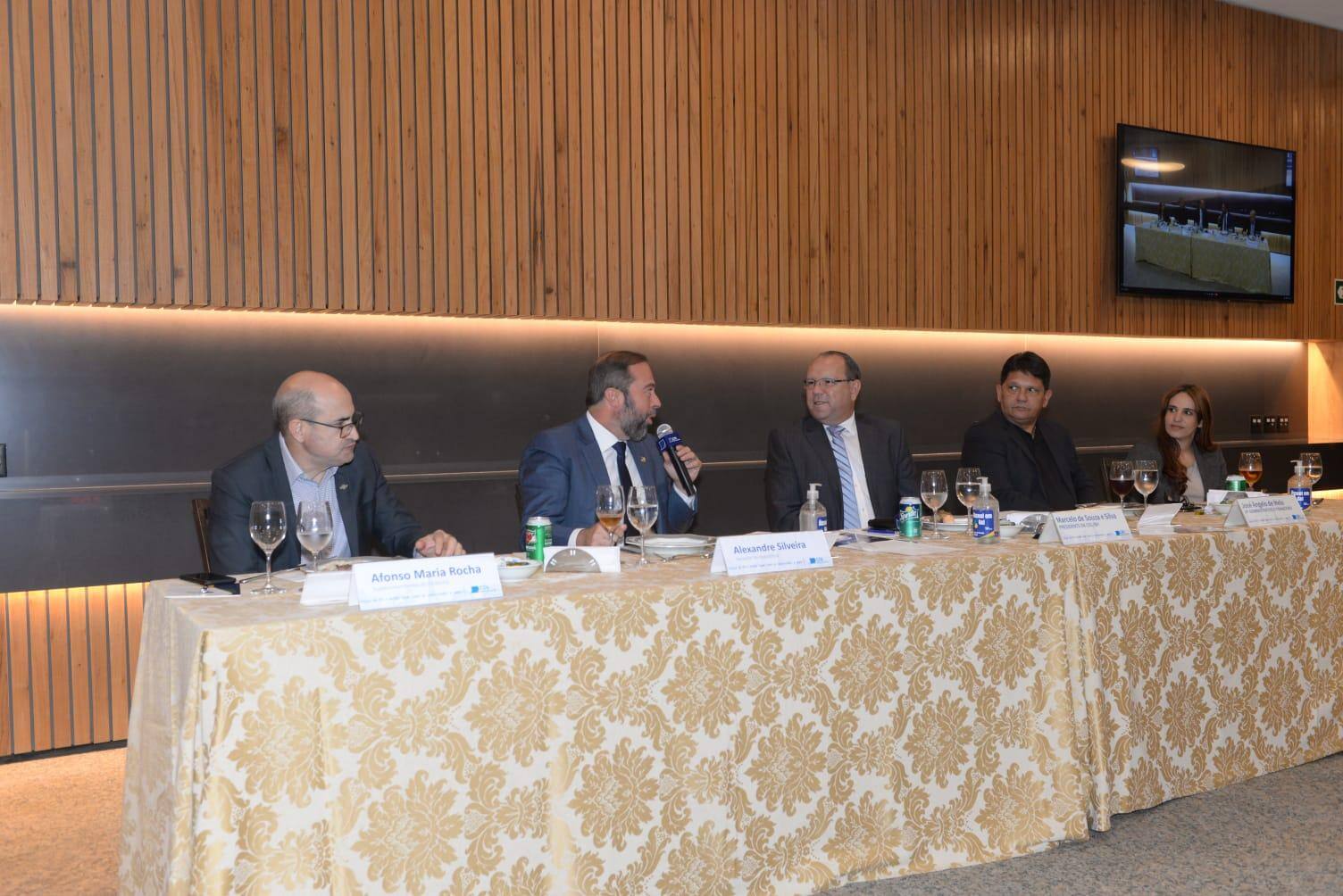 Debate sobre reforma truibutária na CDL BH