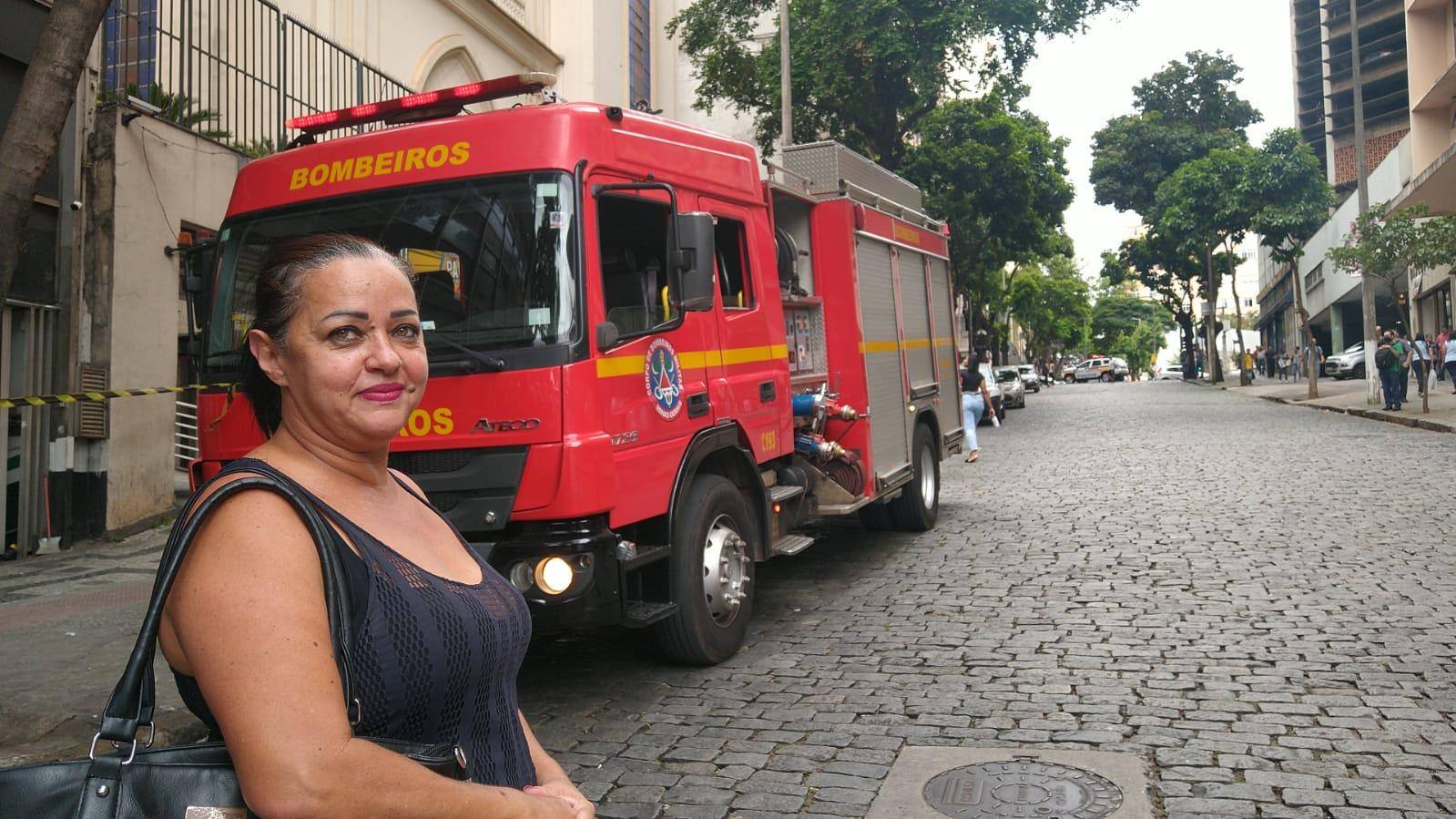 Elieth Pereira Ramos, de 51 anos, estava trabalhando abaixo do local e se assustou com o barulho