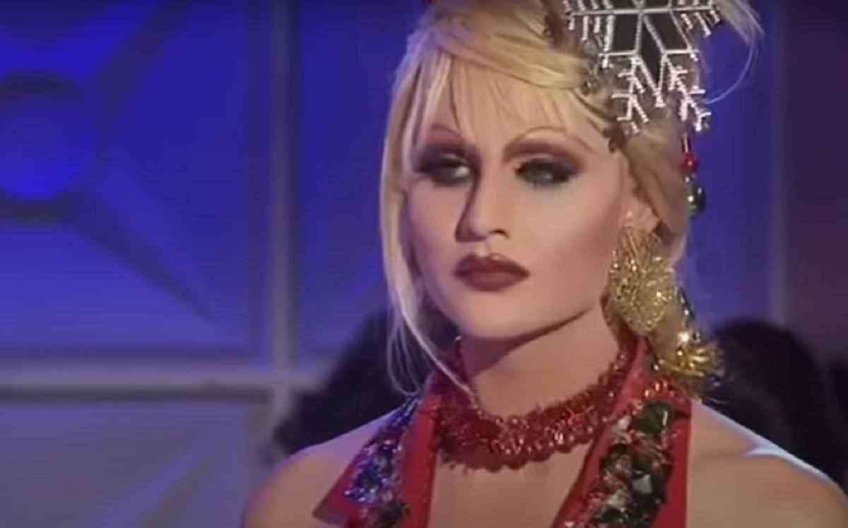 "Em 2013, eu fui estuprada por uma das [drags] favoritas de RuPaul's Drag Race", escreveu Venus D'Lite