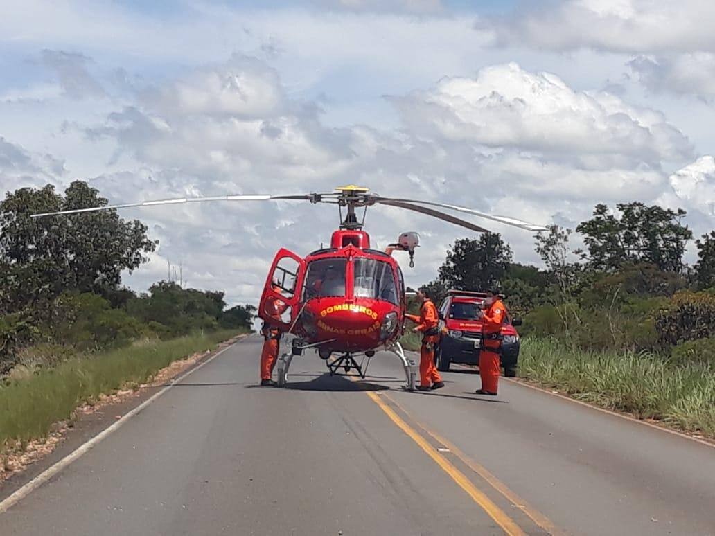 Pai e filho ficam feridos após acidente na MG-451