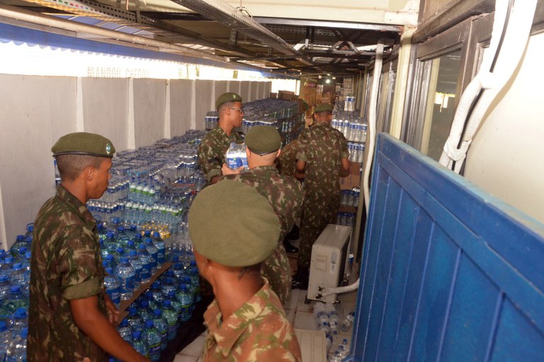 Exército ajuda os Correios a coordenar distribuição de donativos
