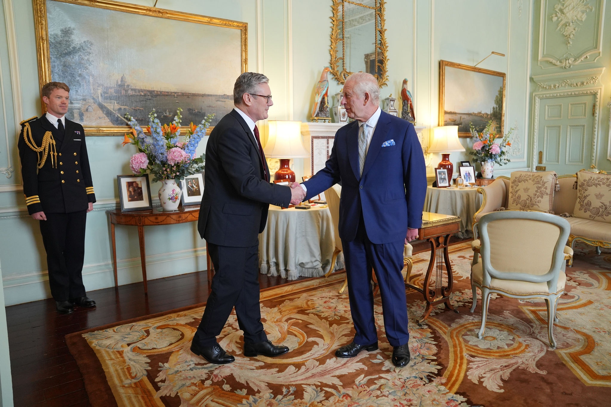 Keir Starmer foi recebido durante cerca de meia hora no Palácio de Buckingham
