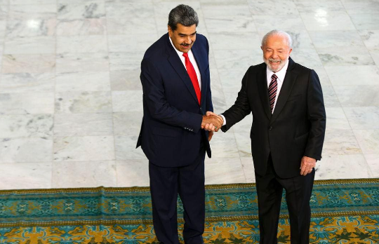 O presidente da República, Luiz Inácio Lula da Silva (PT), ao lado do presidente da Venezuela, Nicolás Maduro
