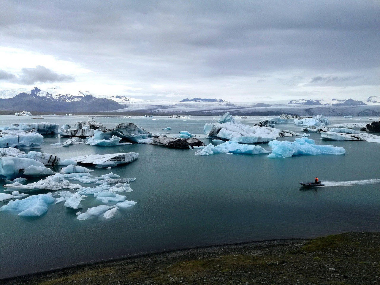 As duas calotas glaciares, na Antártida e na Groenlândia, perderam 430 bilhões de toneladas ao ano desde 2006; nível dos mares aumentou 15 cm no século XX