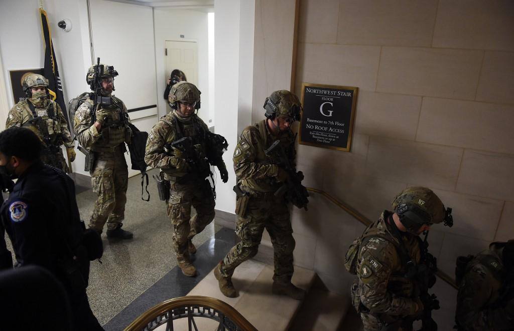 Agentes da Swat do FBI no congresso americano