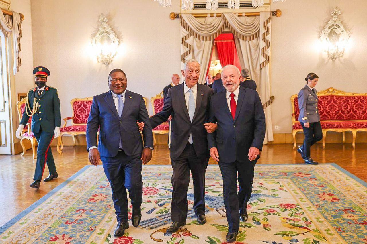 Lula com presidentes de Portugal e Moçambique