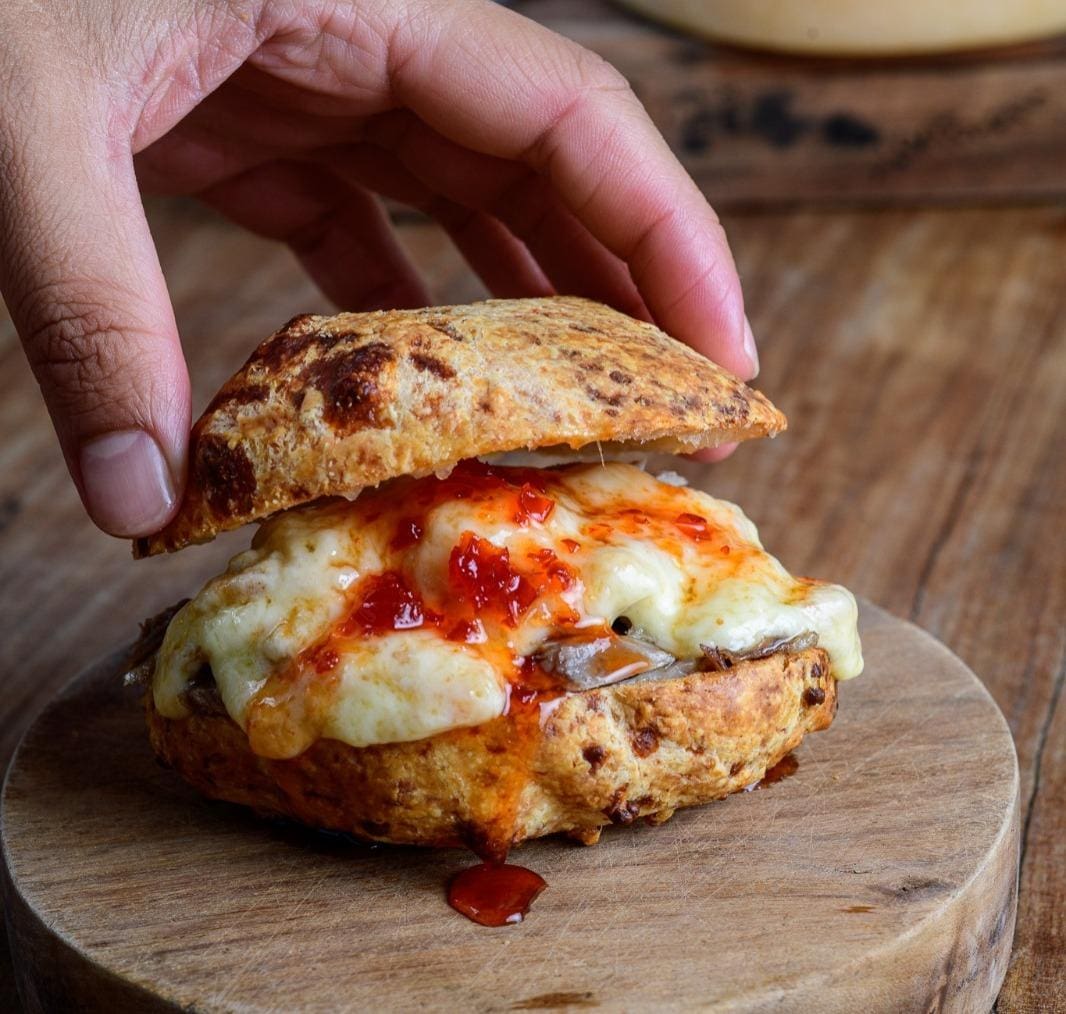 Bão de queijo recheado, da Fazenda Jurema