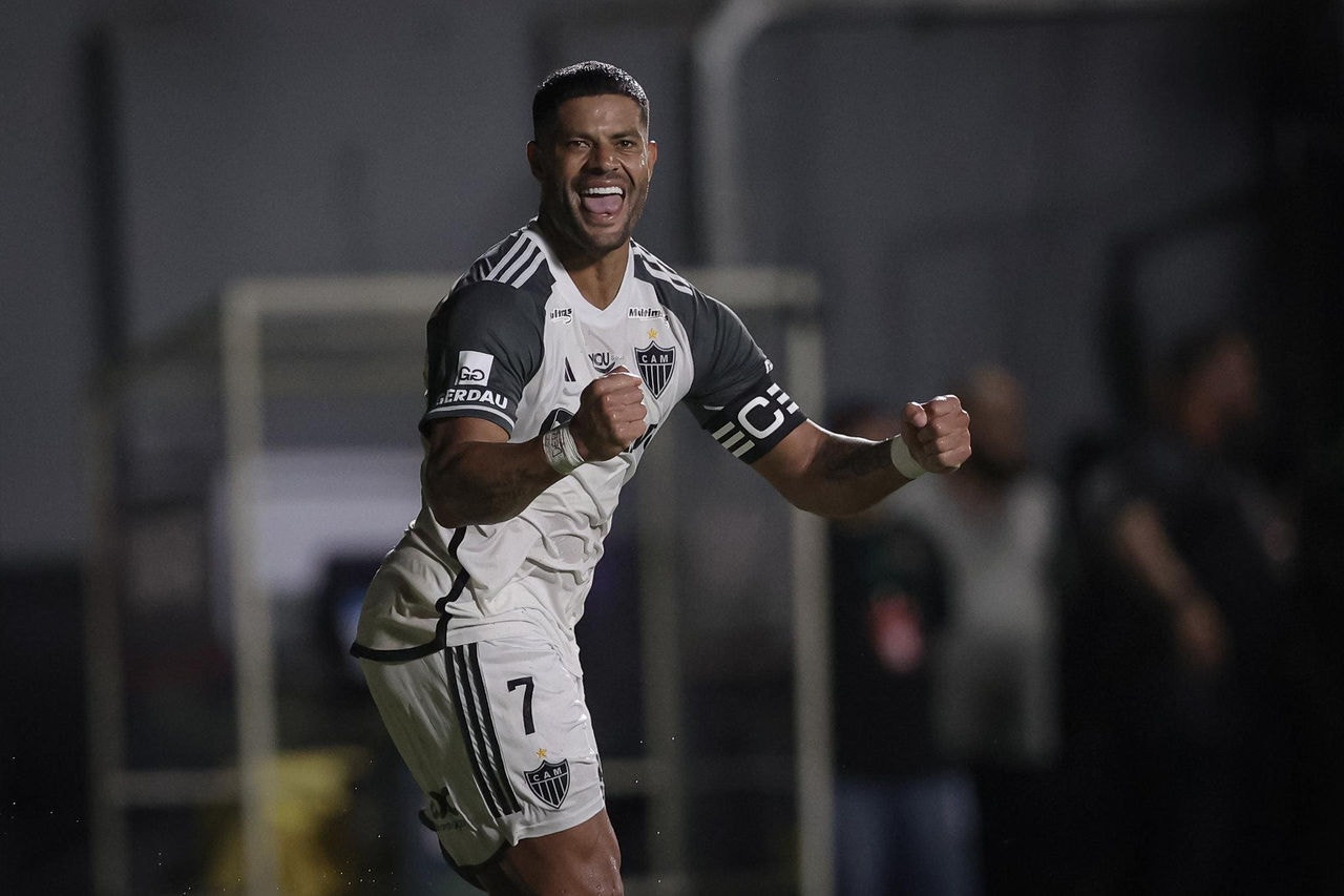 Hulk deu a vitória ao Atlético com dois gols marcados no segundo tempo