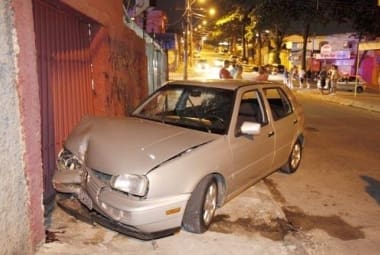 Mãe e filha foram atropeladas enquanto caminhavam pela calçada no Bairro Serrano, na região da Pampulha, em Belo Horizonte