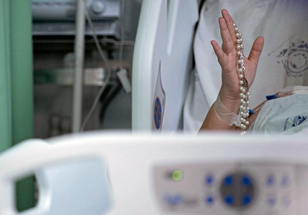 UTI - Covid coronavírus - enfermaria - intubar - oração - rezar - fé - hospital