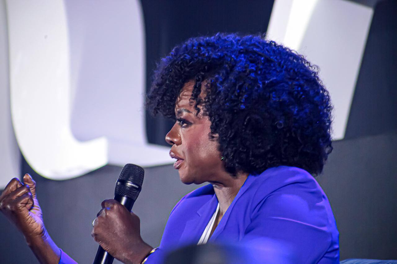 Viola Davis fala da importância do protagonismo negro, durante o Festival Literatum Brasil, em Salvador