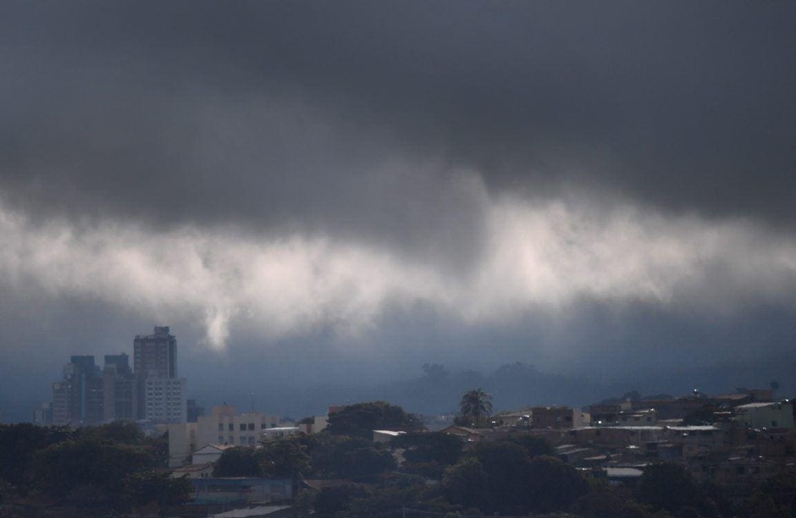 Previsão do tempo: sábado será de céu nublado e chuva em BH