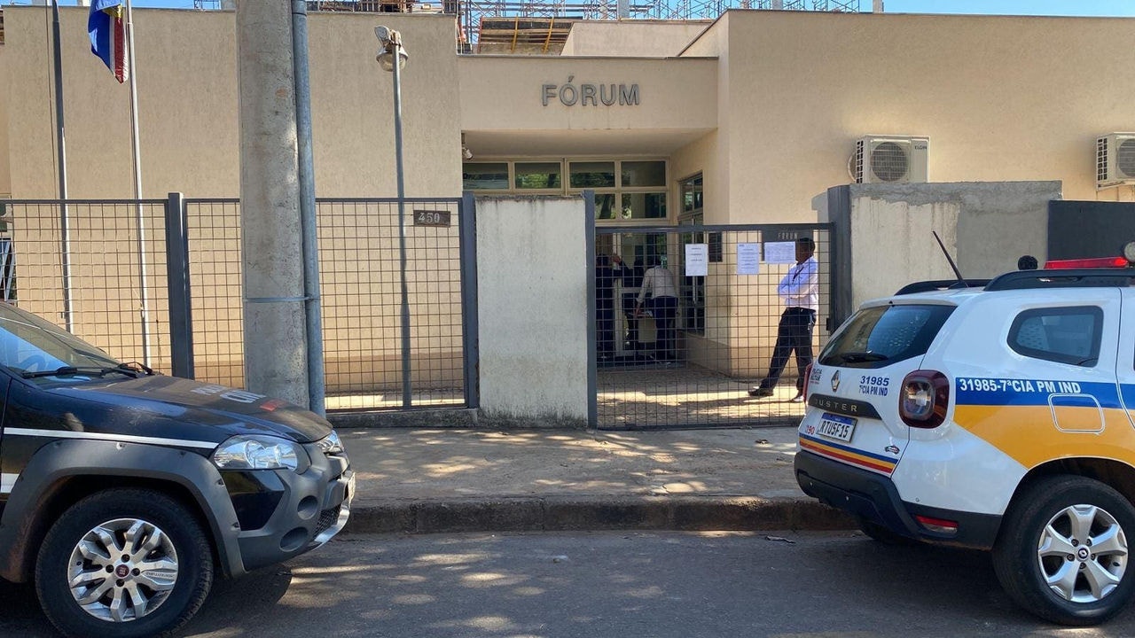 Foto mostra a fachada do Fórum de Igarapé, onde acontece a Audiência de Instrução do julgamento de Kátia