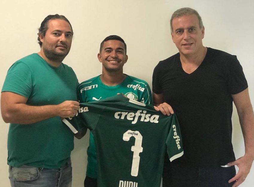 Dudu ao lado de Alexandre Mattos, ainda no Palmeiras, e André Cury, seu empresário