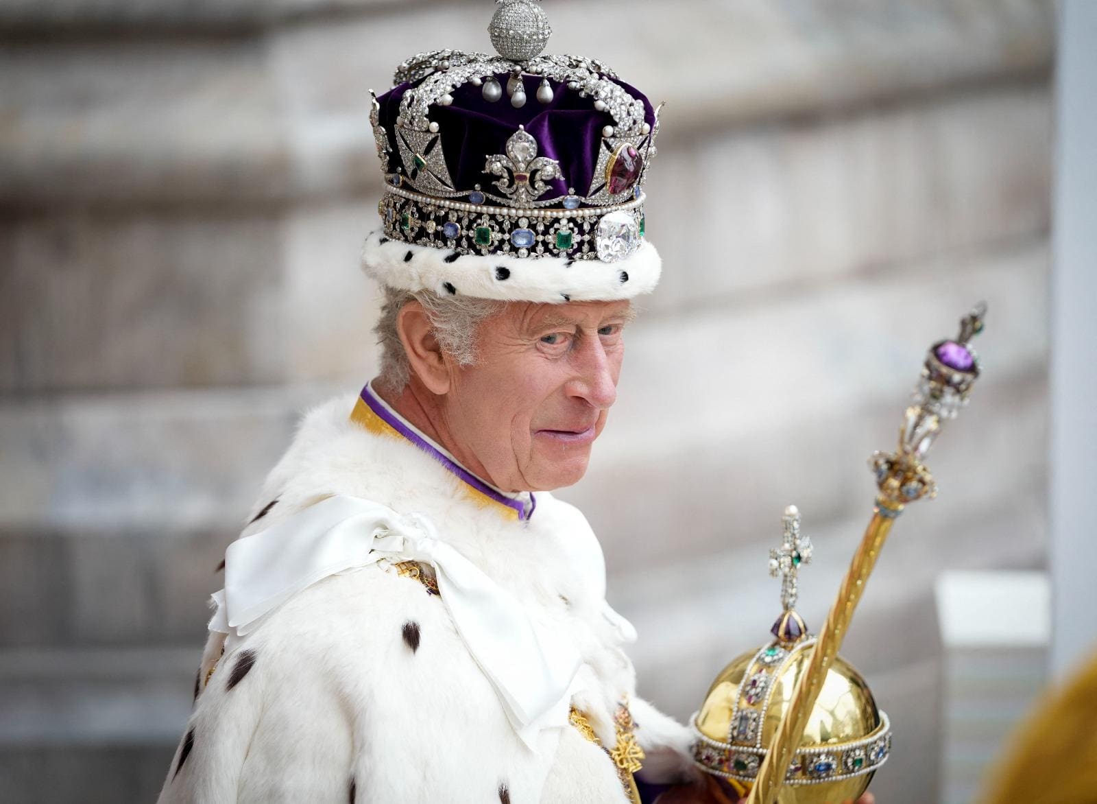 Rei Charles III é coroado em Londres